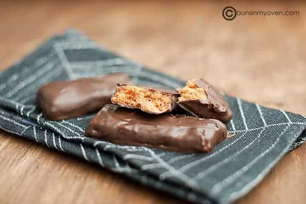Homemade Butterfingers from Buns in my Oven