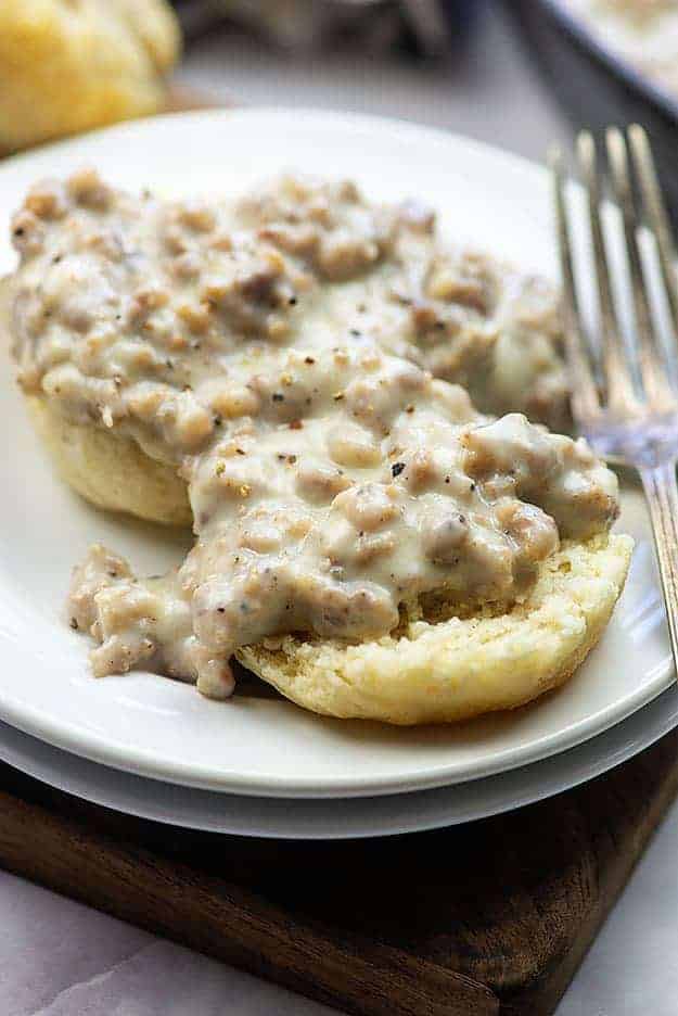 Southern Sausage Gravy Served With Biscuits | Buns In My Oven