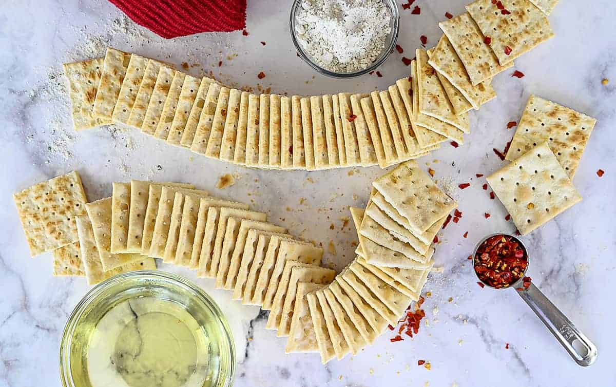 Ranch Firecrackers Recipe (Seasoned Saltines!) | Buns In My Oven