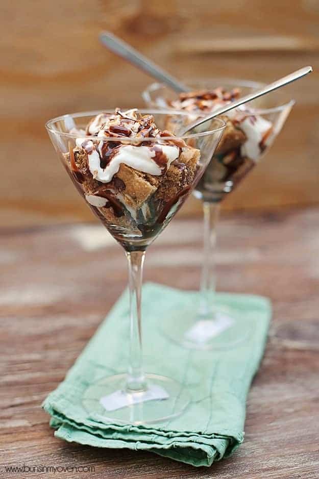 Two pretzel brownie trifles in a martini glass.