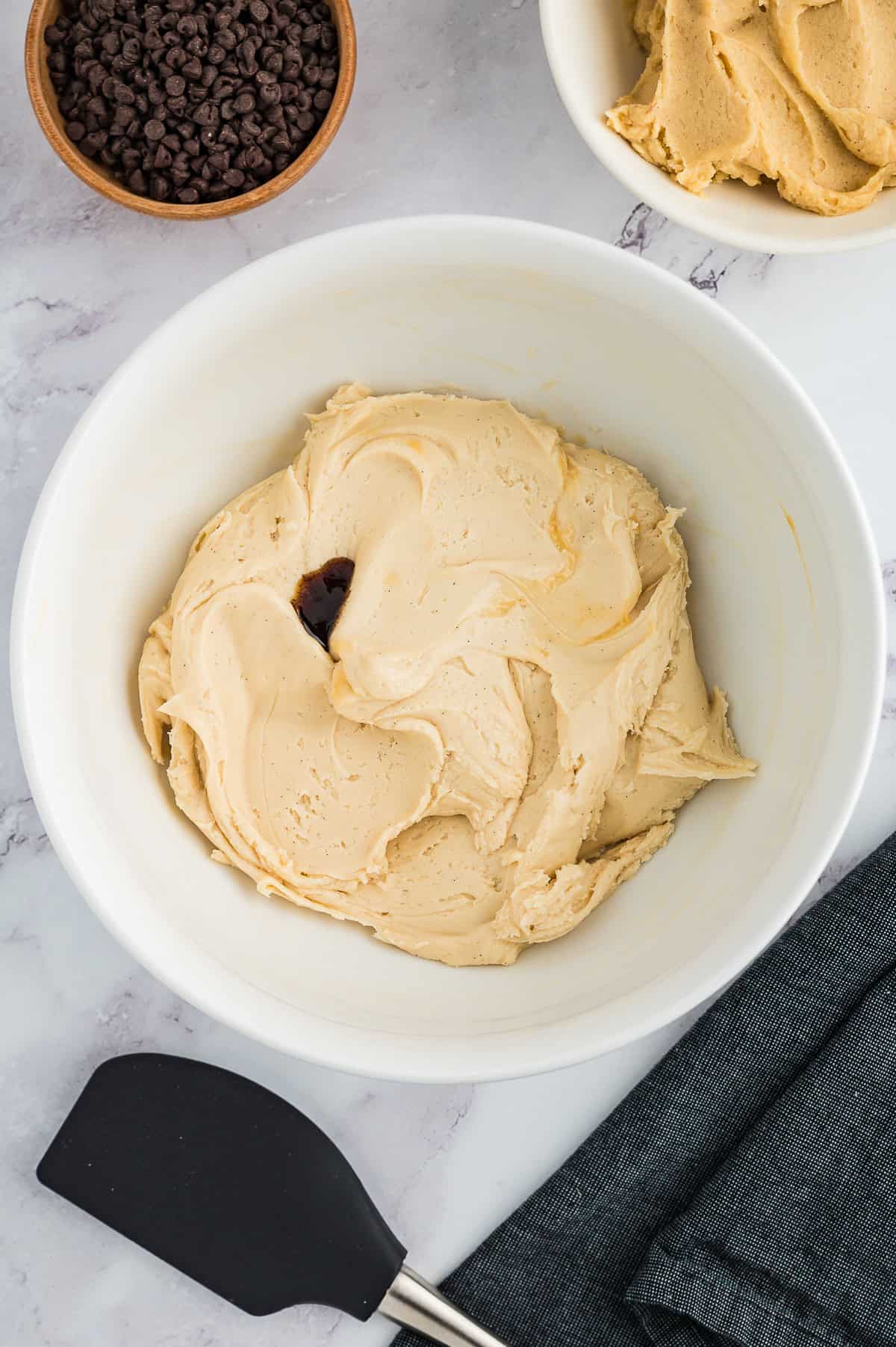 Powdered sugar fudge in bowl.