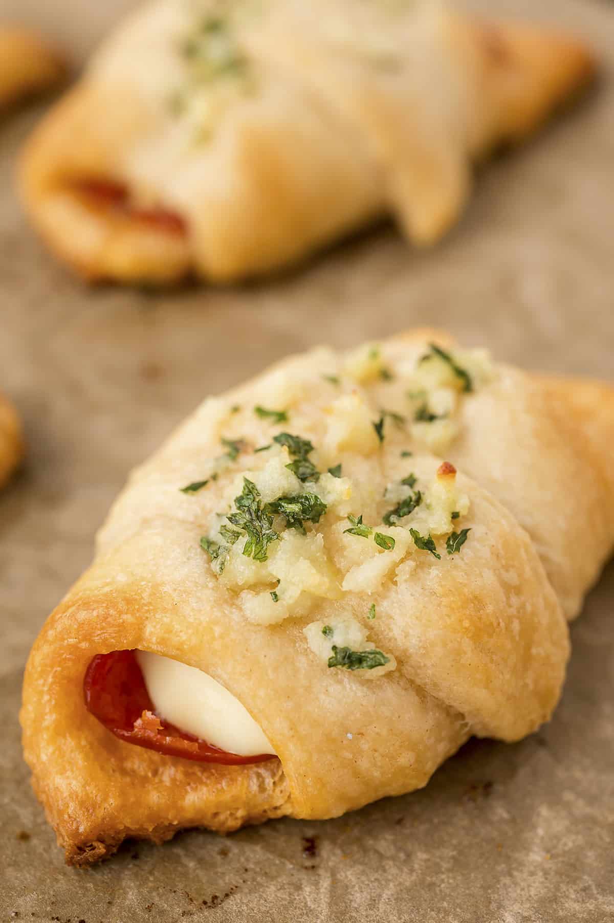 https://www.bunsinmyoven.com/wp-content/uploads/2014/10/homemade-pizza-rolls.jpg