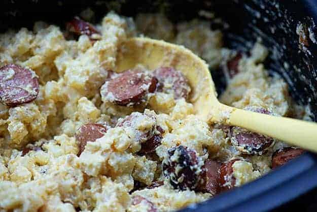 patatas con queso en olla de cocción lenta