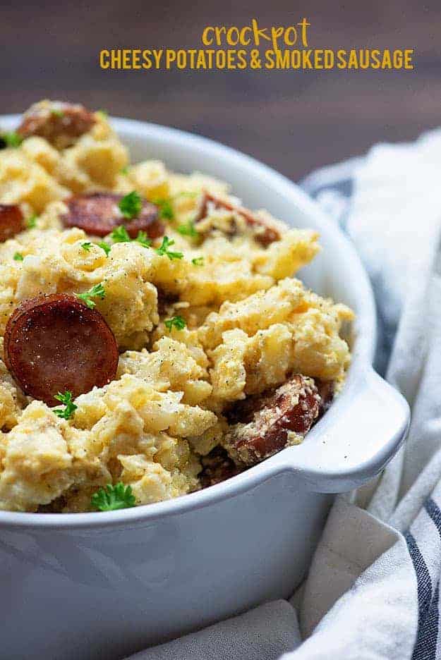 Slow cooker cheesy aardappelen met gerookte worst!