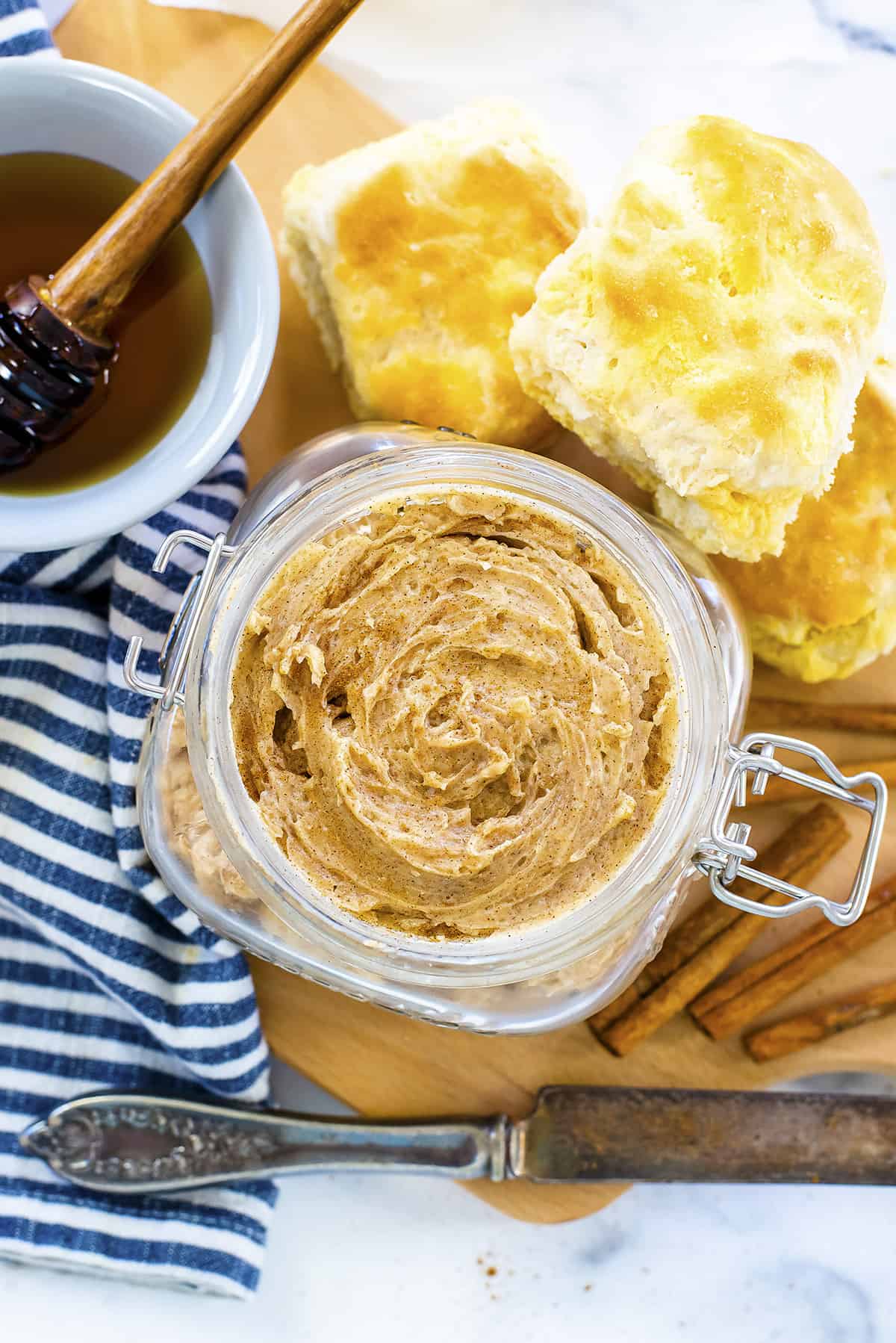 https://www.bunsinmyoven.com/wp-content/uploads/2019/01/recipe-for-cinnamon-honey-butter.jpg