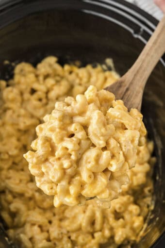 Extra Cheesy Crockpot Macaroni and Cheese | Buns In My Oven