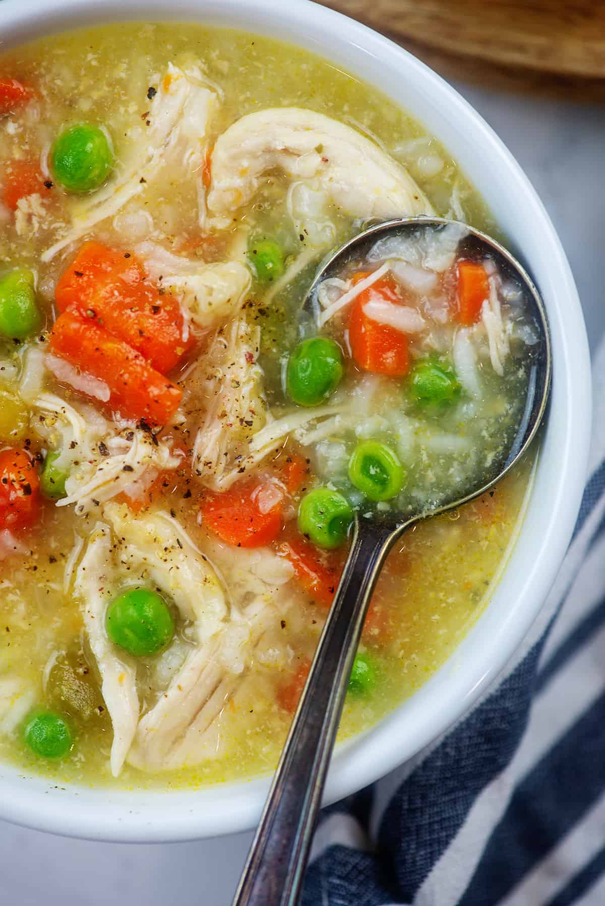 https://www.bunsinmyoven.com/wp-content/uploads/2021/02/slow-cooker-chicken-and-rice-soup.jpg