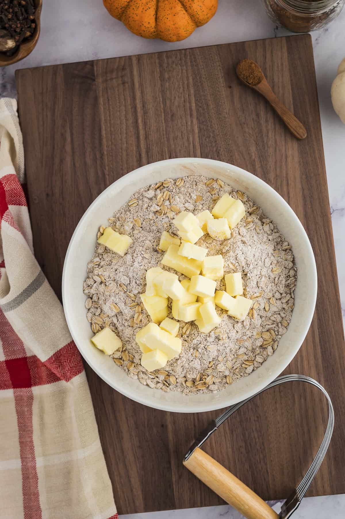 Oat topping for pumpkin crisp in bowl.