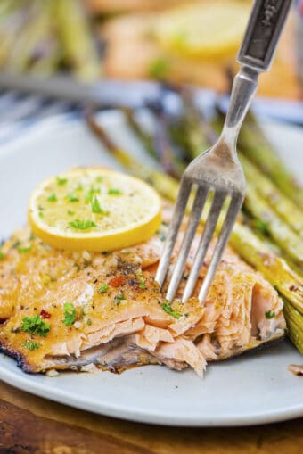 Honey Garlic Salmon and Asparagus | Buns In My Oven