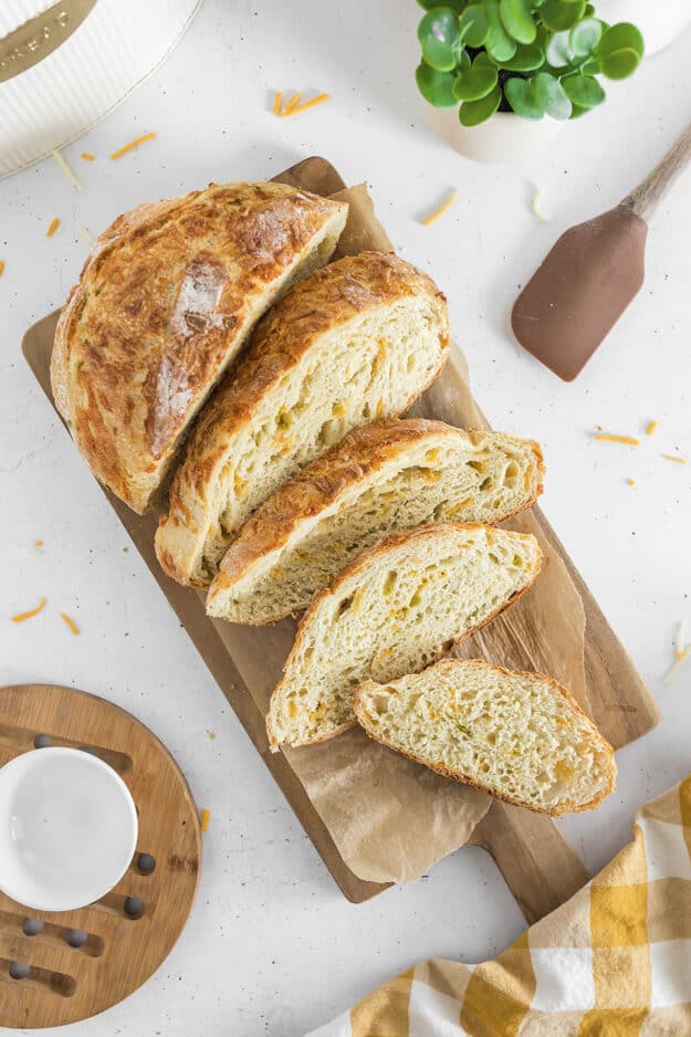 Jalapeno Cheddar Dutch Oven Bread | Buns In My Oven