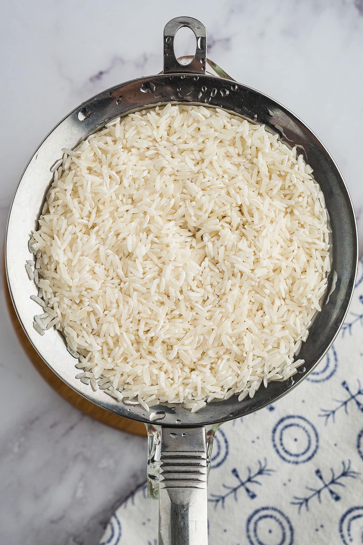 Rinsed rice in strainer.