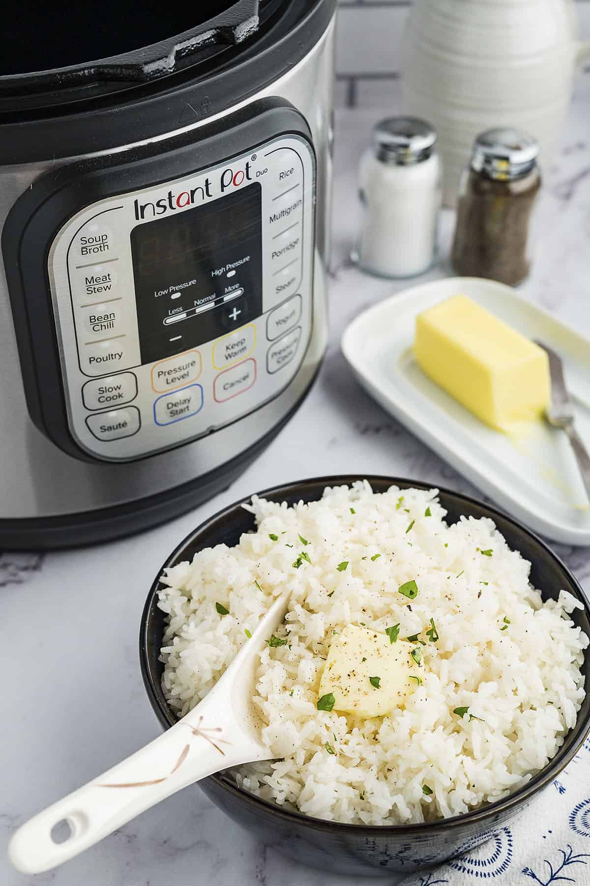 Instant Pot jasmine rice in black bowl.